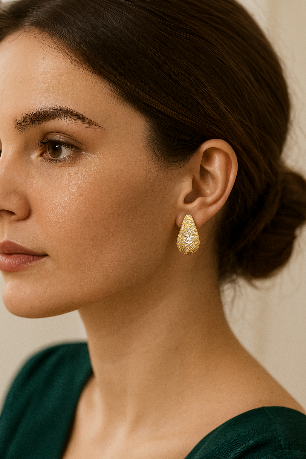 Beautiful pair of Tear Drop tone earrings.