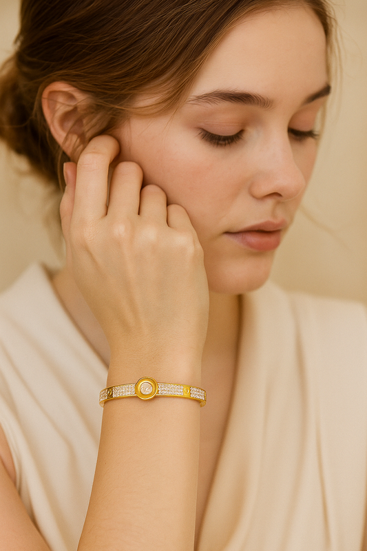 High-end Sense of Light Luxury Niche Gypsophila Zircon Super Flashing Golden Plated Bracelet Bangle With Diamonds