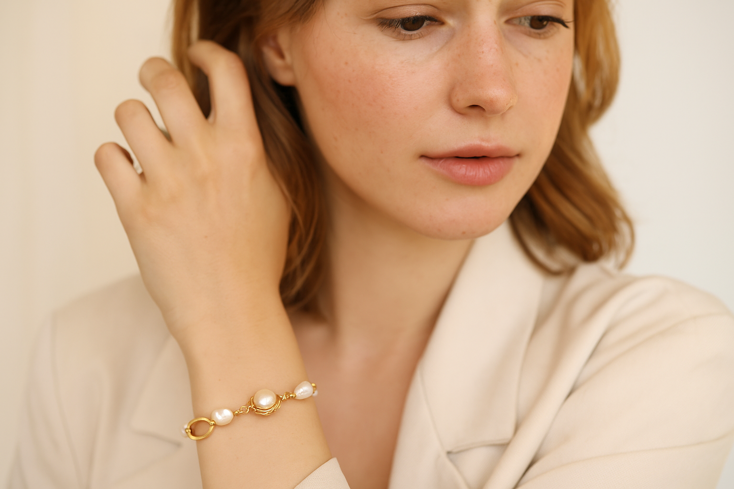 925 Sterling Silver Plated Gold Simple Temperament Hollow Geometric Bracelet with Freshwater Pearls